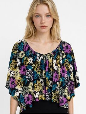 HAPPENING IN THE PRESENT | Floral Blouse Large